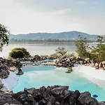 La Roca Casa del Lago